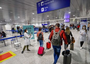Governo passa a exigir comprovante de vacinação para entrar no Brasil