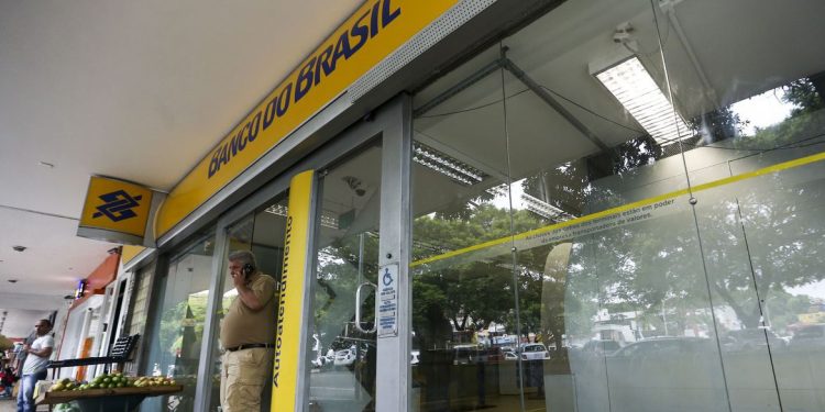 Agências bancárias funcionam para o público até quinta-feira