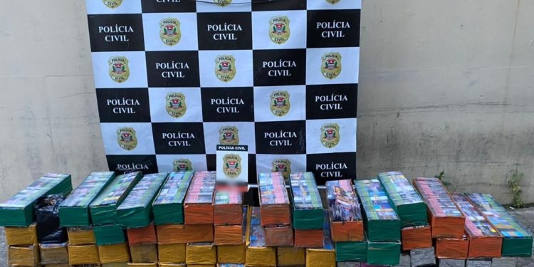 Polícia Civil apreende  37 mídias digitais falsificadas no Centro de SP