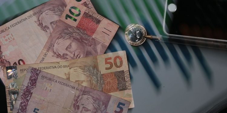 Saques em poupança superam depósitos em R$ 12,37 bilhões em novembro