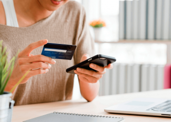 As vendas no e-commerce devem encerrar 2021 com alta de 39% em relação a 2020, com faturamento em torno de R$ 43,4 bilhões.