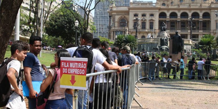 SP: comércio varejista deve criar 40 mil empregos no último trimestre