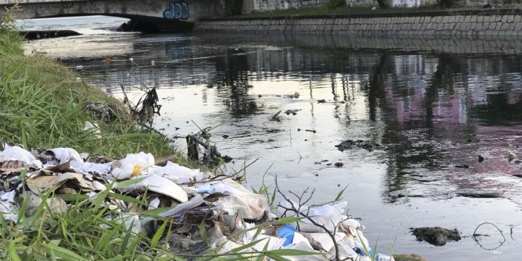 Que país é este: metade da população brasileira não tem acesso a redes de esgoto