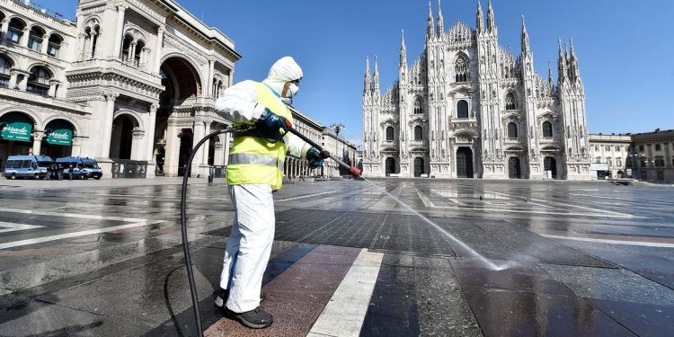 Itália hoje: trabalhadores em escolas e segurança terão vacina obrigatória