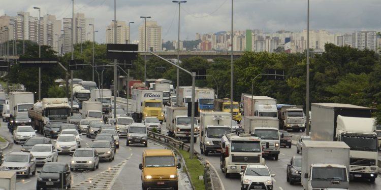 São Paulo suspende rodízio de veículos a partir do dia 20
