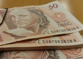 Salário mínimo passa a ser de R$ 1.212 a partir de amanhã(01.01.2022)