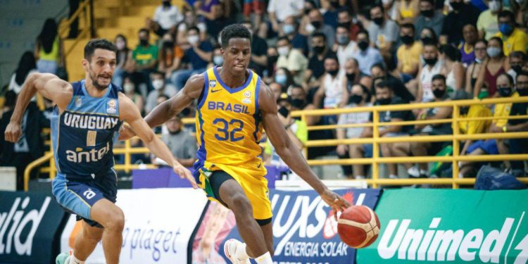 Esportes-Basquete: Brasil derrota Uruguai pelas Eliminatórias para a Copa do Mundo