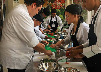 Projeto Cozinha Escola Solidária já distribuiu mais de 8.600 refeições no Centro de SP