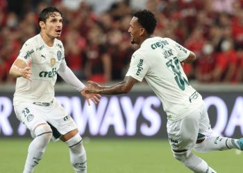 Recopa Sul-Americana.  No jogo de ida, Palmeiras empata no fim com o Athletico-PR