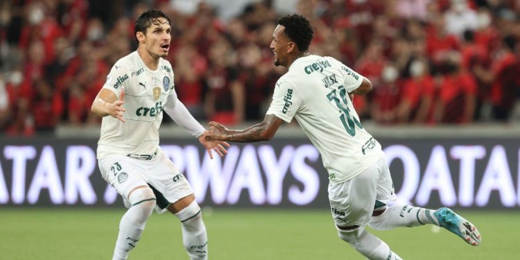 Recopa Sul-Americana.  No jogo de ida, Palmeiras empata no fim com o Athletico-PR
