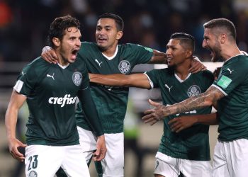 Mundial de Clubes: Palmeiras vence Al Ahly por 2 a 0  e se garante na final no sábado