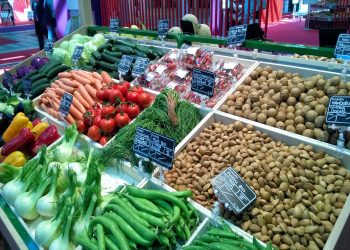 Perda de poder econômico das famílias afeta venda de alimentos em janeiro