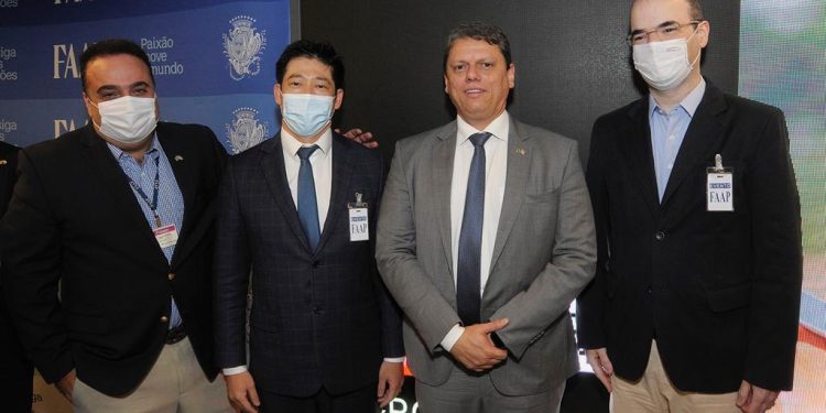 #Thomas Law e o Ministro Tarcísio Gomes de Freitas participam da aula Magna na Faap