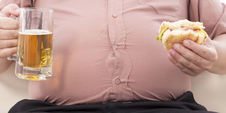 Dormir pouco pode gerar ganho de peso, diz especialista