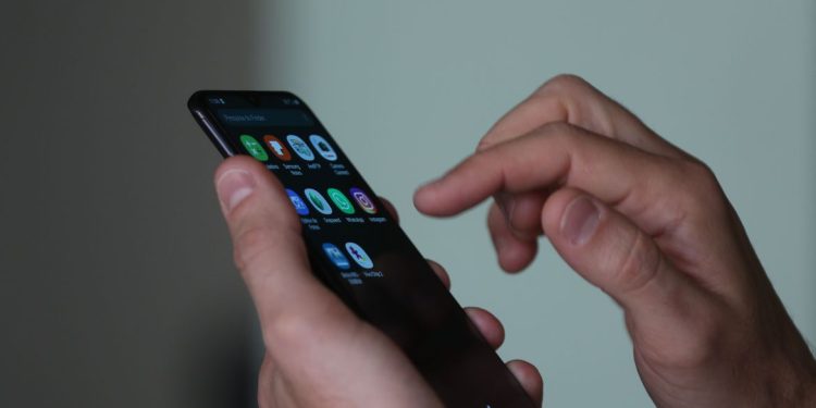 Quando tocar seu telefone e aparecer o prefixo 0303 é telemarketing.