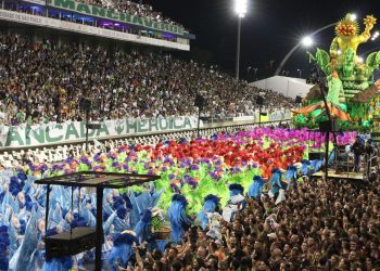 Carnaval de São Paulo tem tumulto em camarote do Anhembi, na madrugada deste domingo (24)
