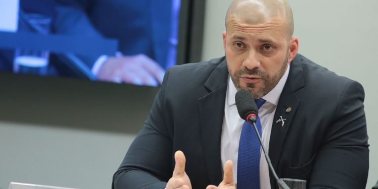 Presidente Bolsonaro  concede indulto a deputado federal Daniel Silveira