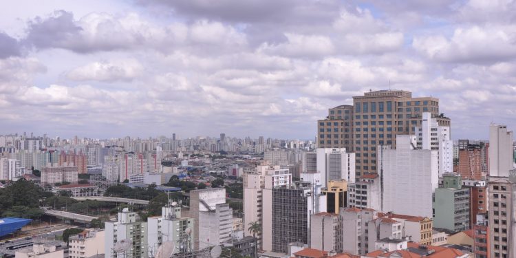 Valores de aluguéis residenciais sobem 0,82% em abril, diz FGV