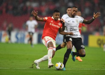 Campeonato Brasileiro: Corinthians empata com o Internacional, por 2×2,em Porto Alegre.