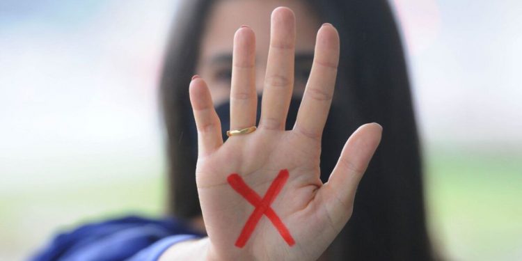 Presidente Bolsonaro sanciona plano de enfretamento à violência contra a mulher