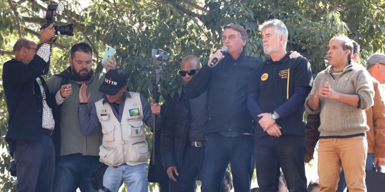 Presidente Bolsonaro  participa da Marcha para Jesus em Curitiba