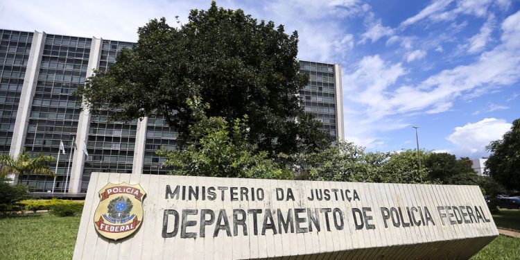 Polícia Federal está nas ruas atrás de pirâmide financeira