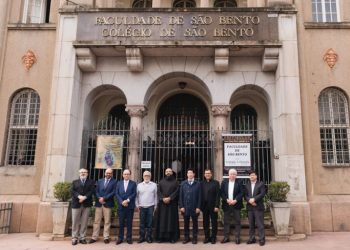 Thomas Law, visita o Mosteiro de São Bento.