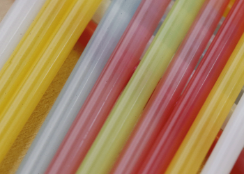 Canudos plásticos estão proibidos em estabelecimentos comerciais na cidade