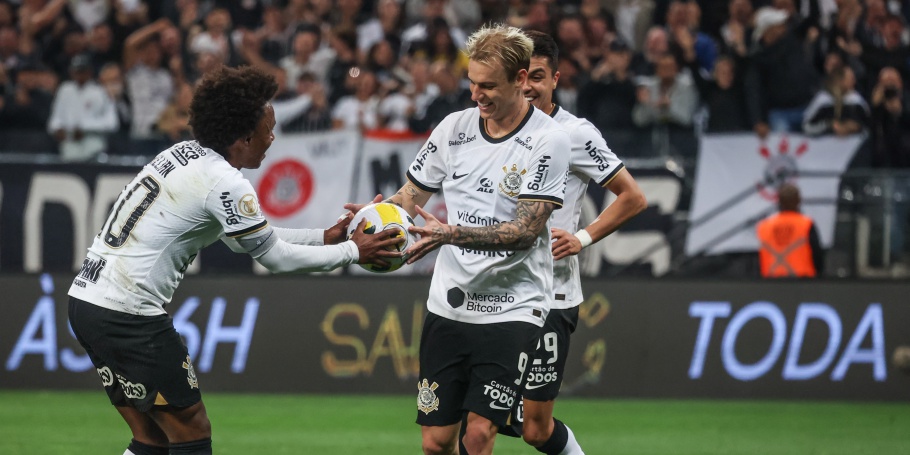 São Paulo vence o Corinthians pelo Campeonato Paulista Feminino e encosta  na liderança