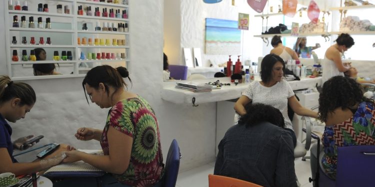 Confederação Nacional da Indústria (CNI) eleva  projeção de crescimento da economia para 1,4% ,neste ano.