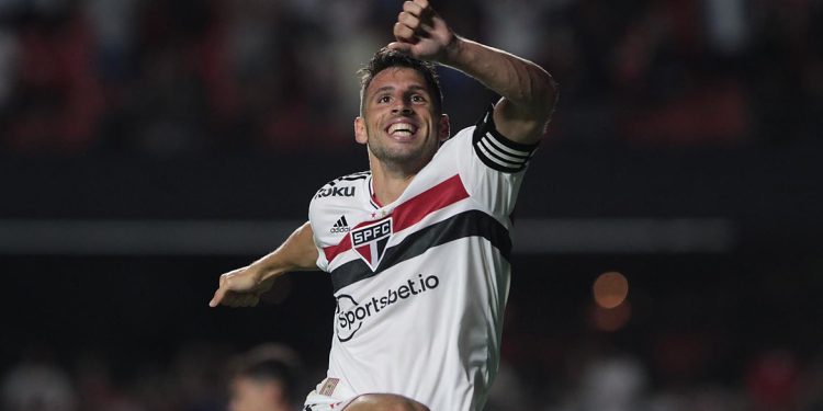 15ª rodada da Série A do Campeonato Brasileiro: São Paulo vence o Atlético(Go), por 2×1
