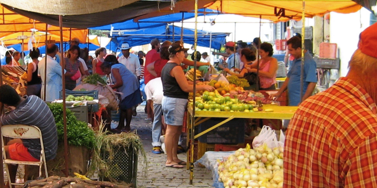 Prefeitura de SP anuncia mudança no horário de funcionamento das feiras livres, em São Paulo