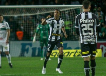 21ª rodada do Brasileirão Assaí: Santos derrota o Coritiba, no Couto Pereira, por 2 a 1