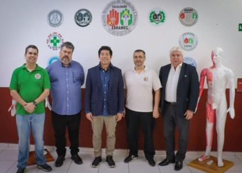 Medicina oriental: Thomas Law, visita escola brasileira de Medicina Chinesa