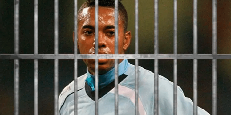 Itália pede ao Brasil a extradição do jogador Robinho nesta terça-feira, (04.10).