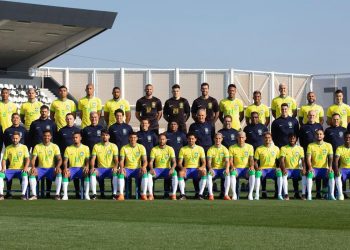 Seleção brasileira chega ao Catar para disputa da Copa do Mundo