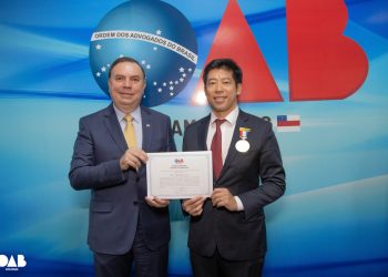 Dr. Thomas Law recebe Moção Honrosa da OAB Amazonas como Amigo do Amazonas