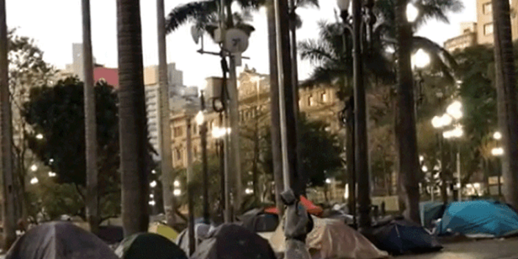 Justiça vai na contramão da vontade da população e suspende a retirada de barracas das ruas de São Paulo