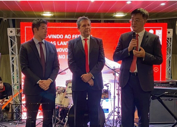 Thomas Law participa em Foz de Iguaçu das comemorações do Festival das Lanternas