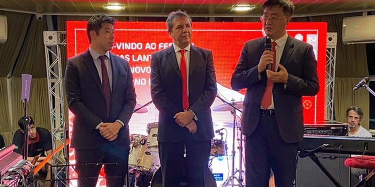 Thomas Law participa em Foz de Iguaçu das comemorações do Festival das Lanternas