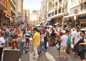 Parabéns Rua 25 de Março pelos 158 anos de comércio.