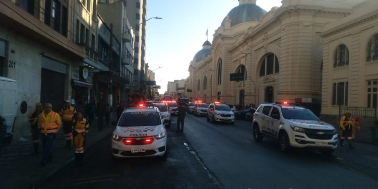 Subprefeitura da Sé, Polícia Militar e CET fazem operação contra os flanelinhas no entorno do Mercado Municipal