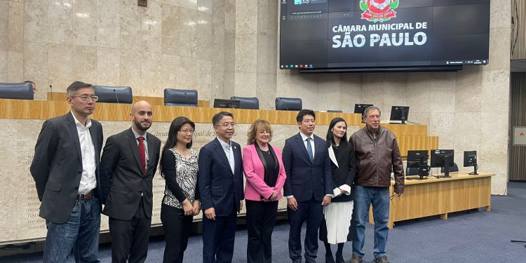 Câmara Municipal de São Paulo recebe comitiva da ZIBS