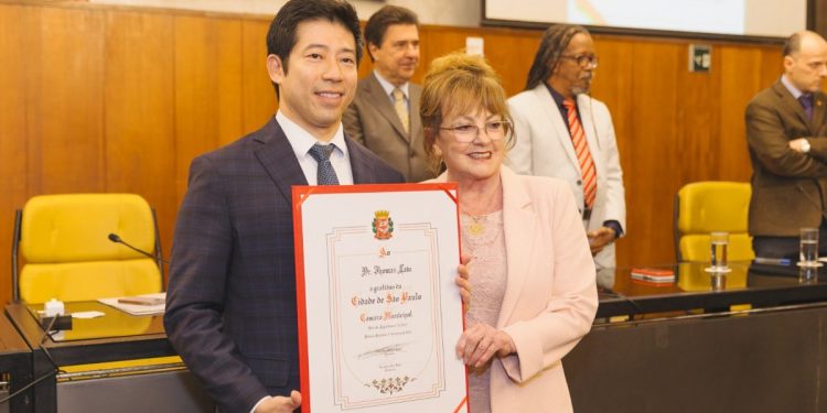 Câmara de SP concede Medalha Anchieta ao Advogado Thomas Law