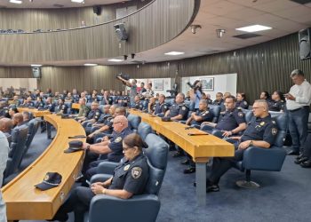 Vereadora Edir Sales comemora o dia das  guardas civis metropolitanas na Câmara Municipal de SP