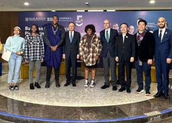 Thomas Law, presidente do Ibrachina participa do aniversário da ZheJiang International Business School – ZIBS