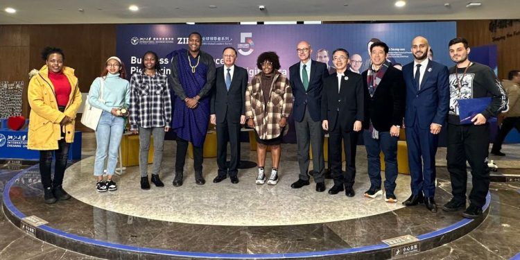 Thomas Law, presidente do Ibrachina participa do aniversário da ZheJiang International Business School – ZIBS