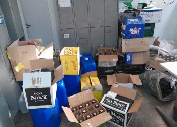 Polícia Militar de SP  fecha fábrica clandestina de bebidas