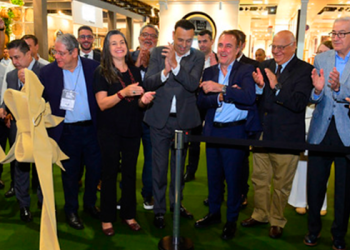 O governador em exercício de SP Felicio Ramuth participa da abertura da 12ª ABCasa Fair