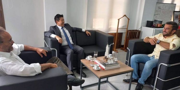 Thomas Law é recebido pelo presidente da SP Urbanismo, César Azevedo